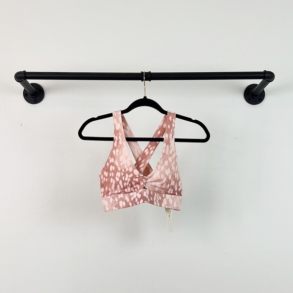 NWT Fabletics Oasis Twist Front Sports Bra - Picture 4 of 7